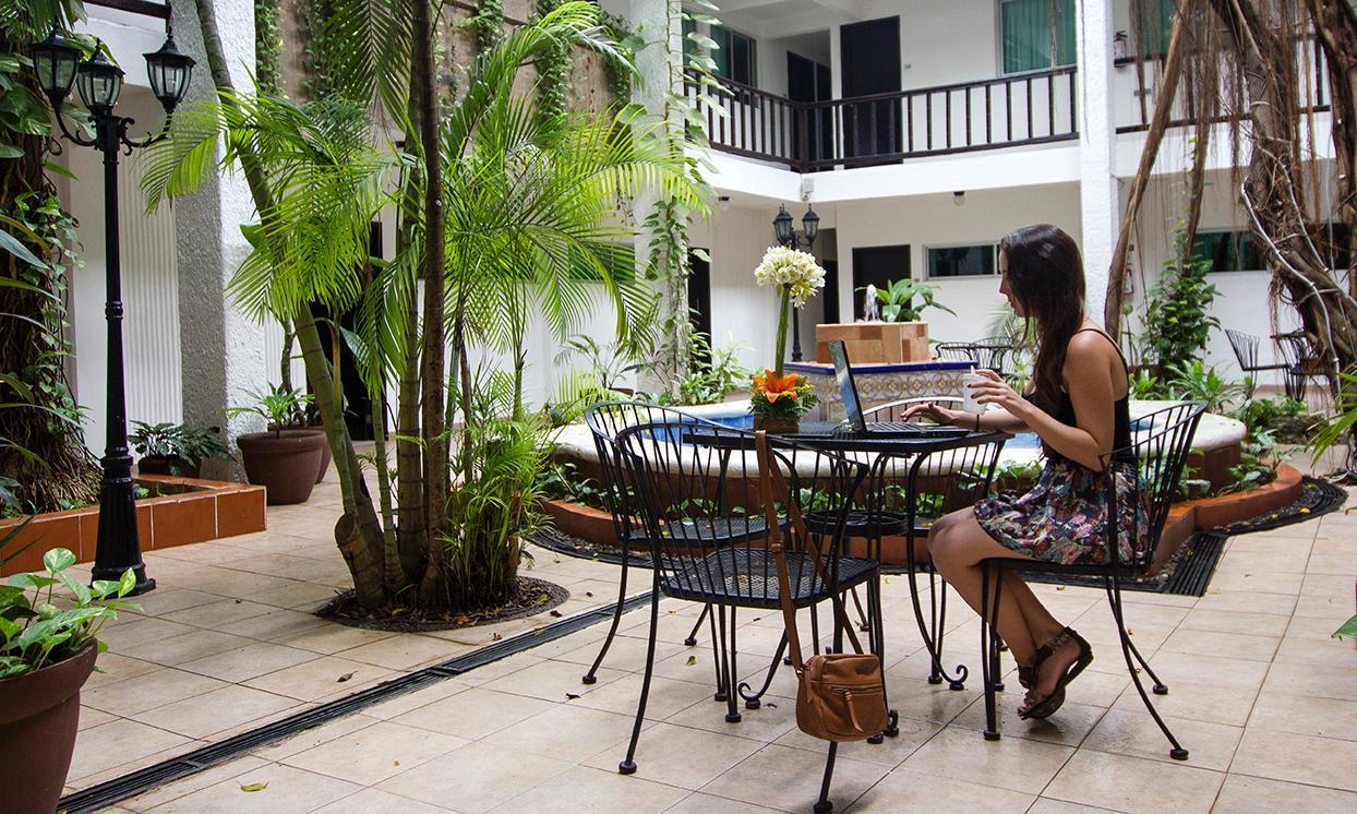 Hotel Colonial Cancún Exterior foto